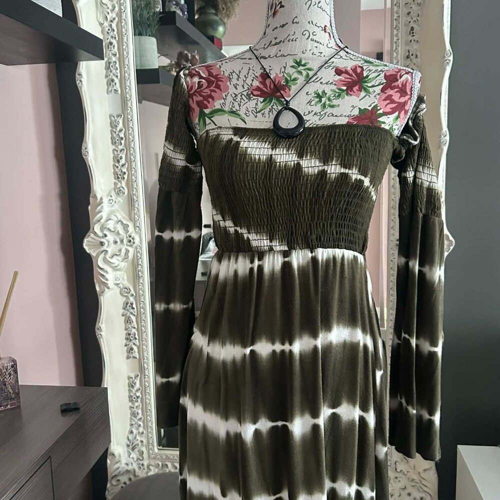 venus Off-the-Shoulder Tie-Dye Maxi Dress – Size Small